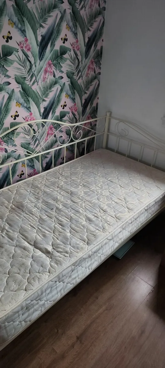 Single bed with Mattress - Image 2