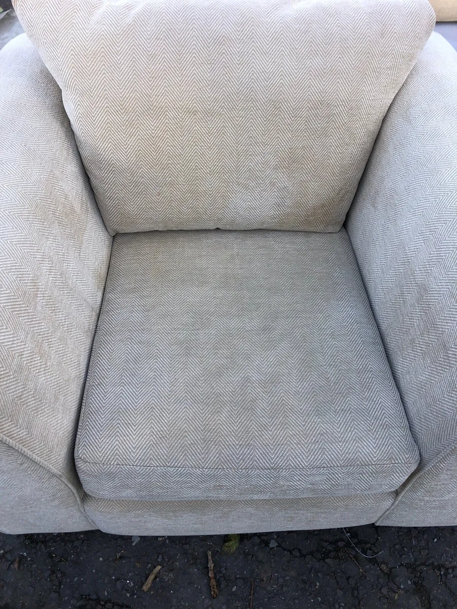 311. Suite. - Image 1