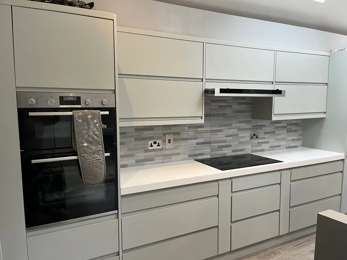 Kitchen units and inserts - Image 1
