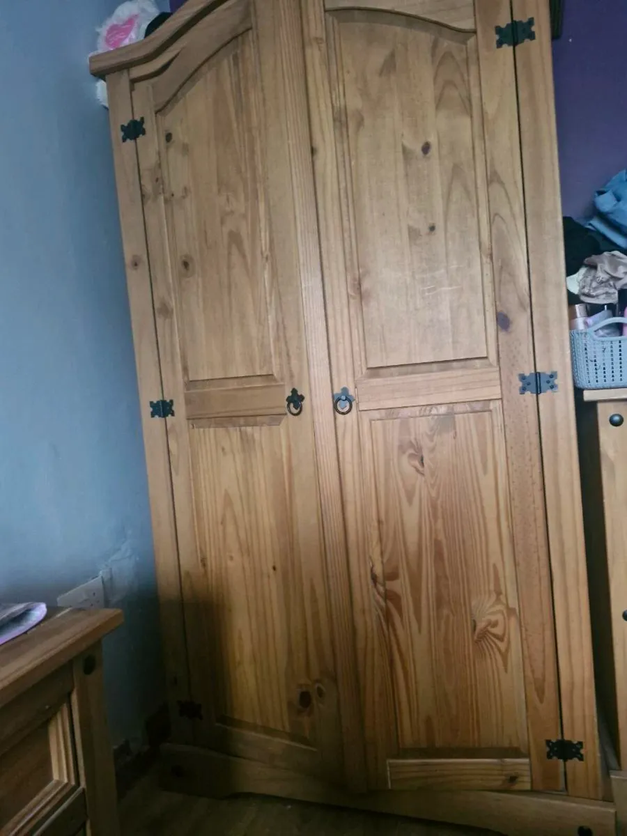 Bedroom furniture - Image 1