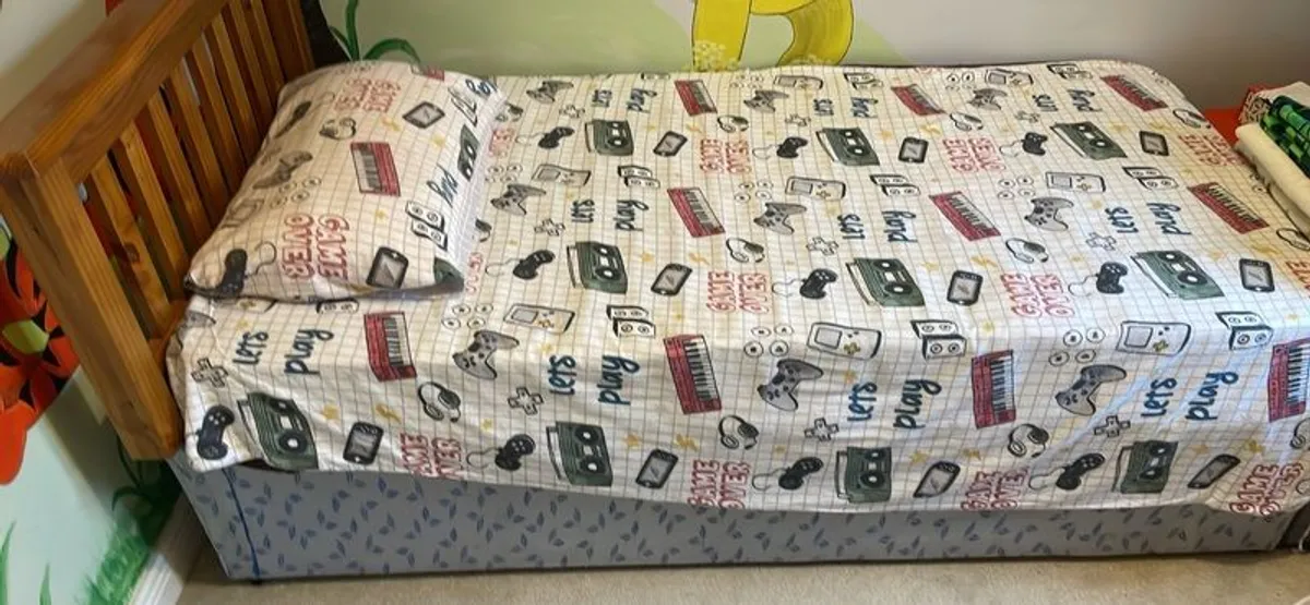 single and double beds - Image 2