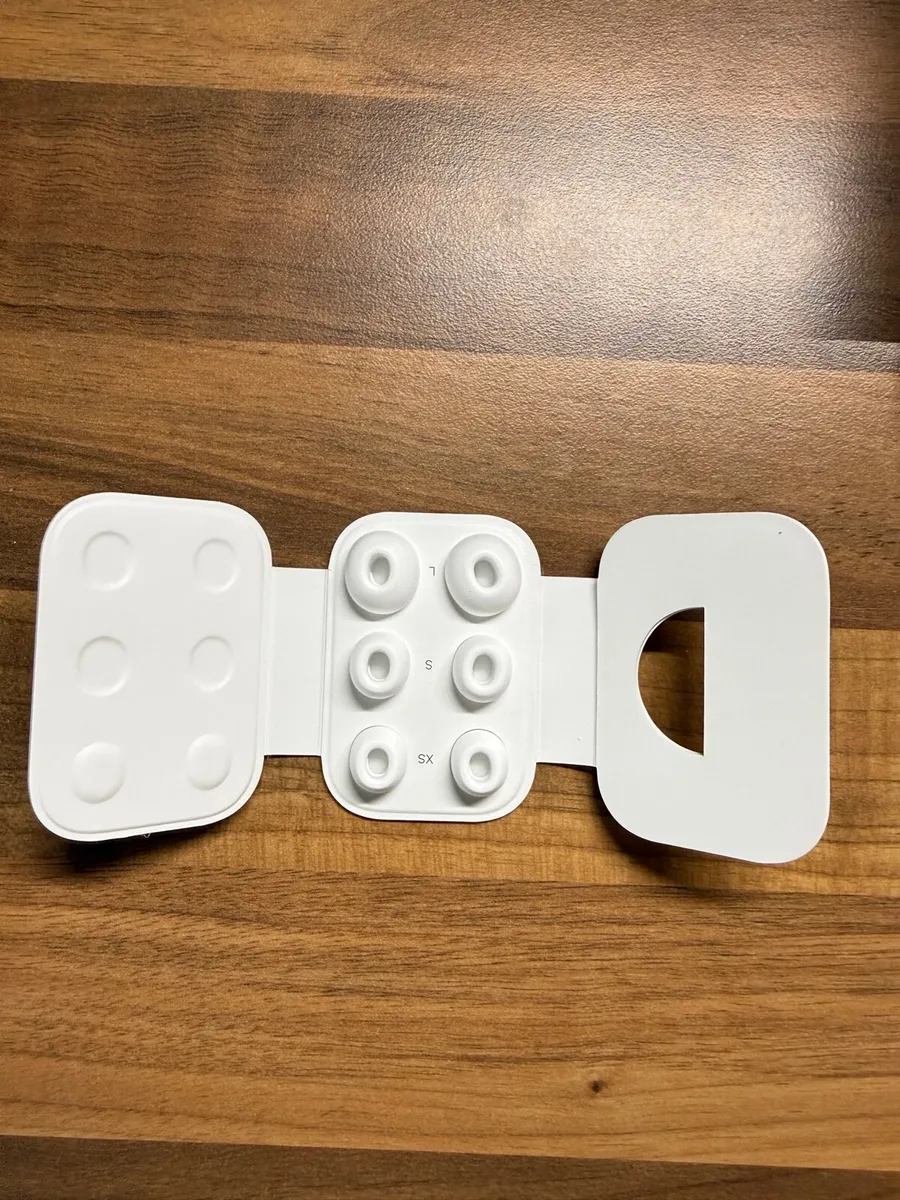 Apple AirPods Pro 2 - Image 4