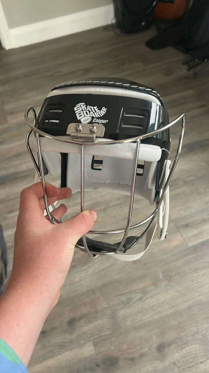 Hurling Helmets - Image 1
