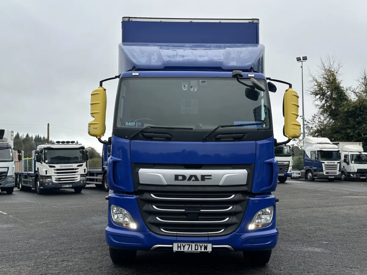 2021 DAF CF320 6X2 CURTAINSIDER - Image 2