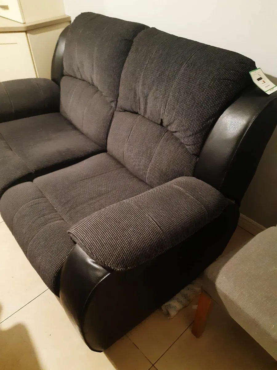 Two seater recliner couch - Image 1