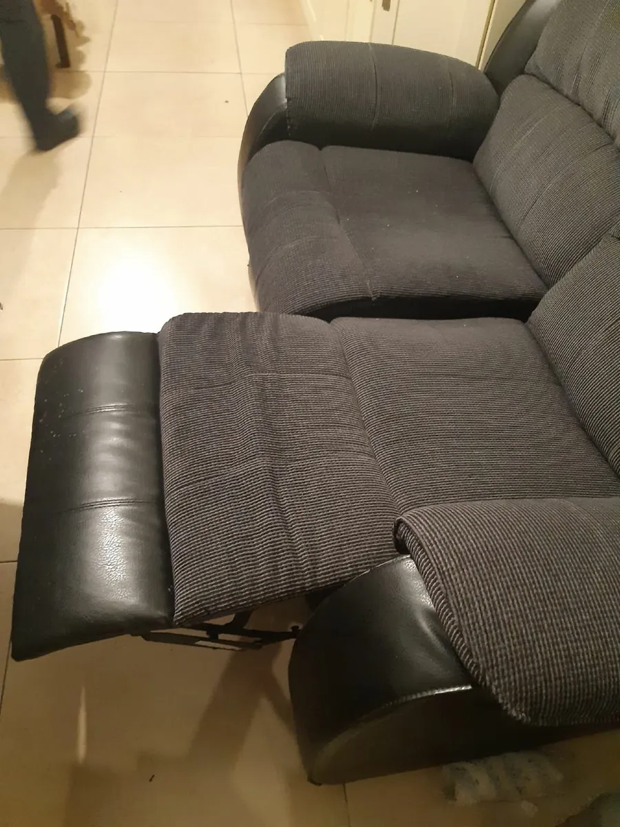 Two seater recliner couch - Image 2