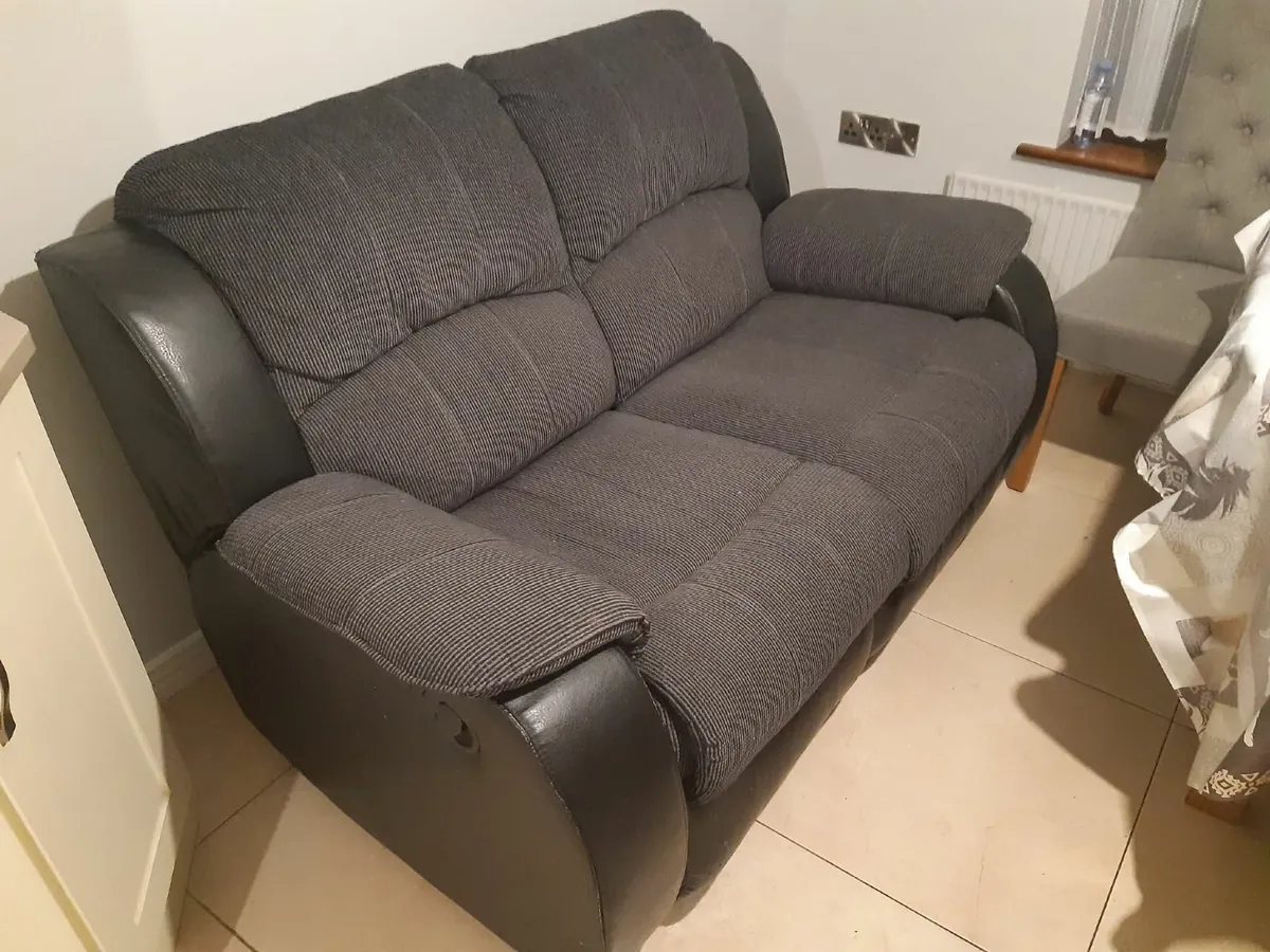 Two seater recliner couch - Image 3