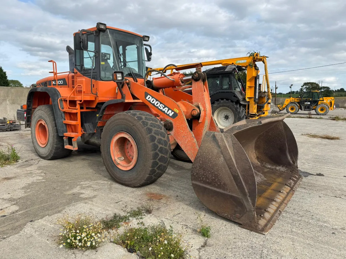 Doosan DL300 - Image 2