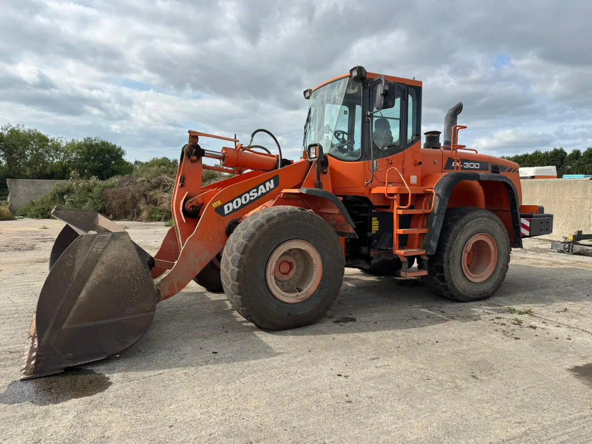Doosan DL300 - Image 1