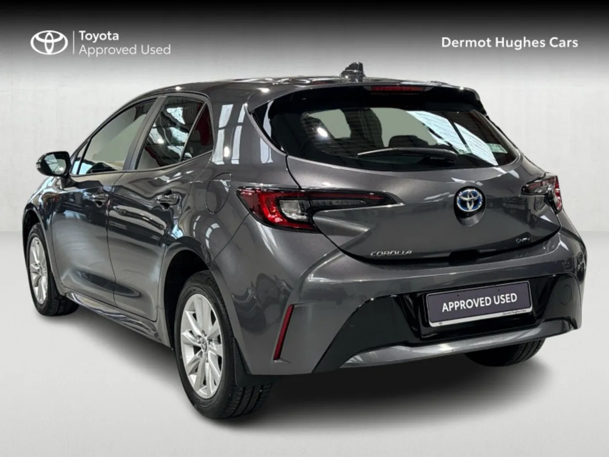 Toyota Corolla HATCHBACK HYBRID LUNA AUTO - Image 2