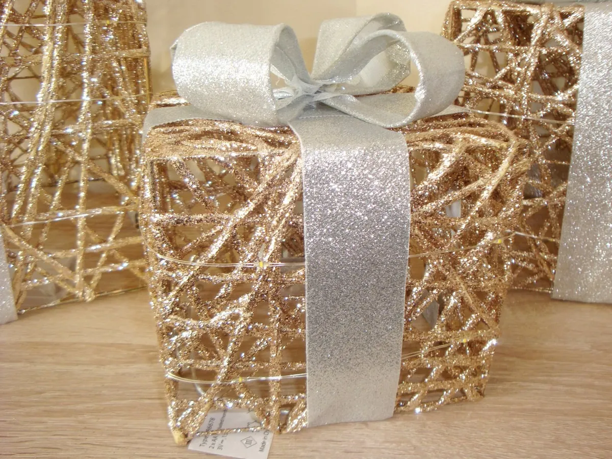 Christmas light gift boxes gold-champagne and silv - Image 2