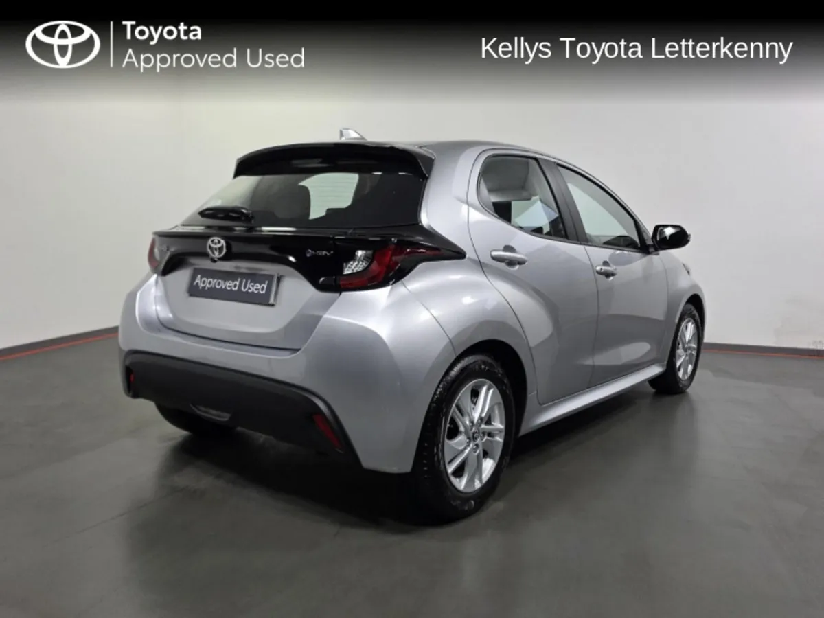 Toyota Yaris Yaris Hybrid 115 Luna - Image 2