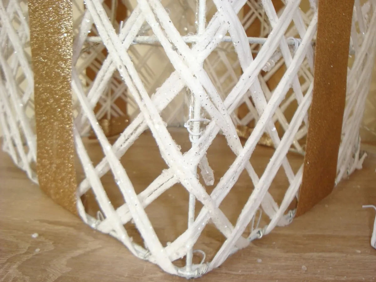 Christmas light gift boxes white and gold - Image 2