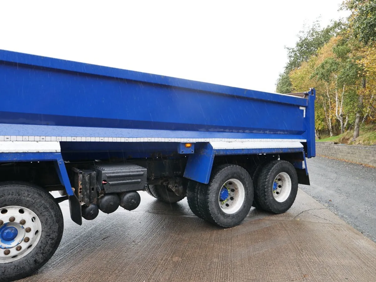 2012 Volvo FM 410 Day Cab 8x4 Steel Tipper Body - Image 4