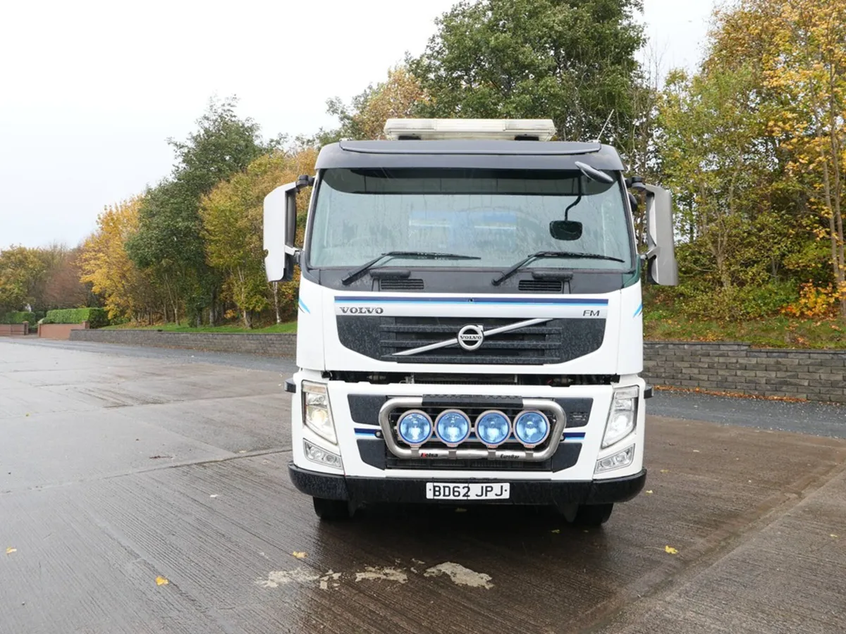 2012 Volvo FM 410 Day Cab 8x4 Steel Tipper Body - Image 2