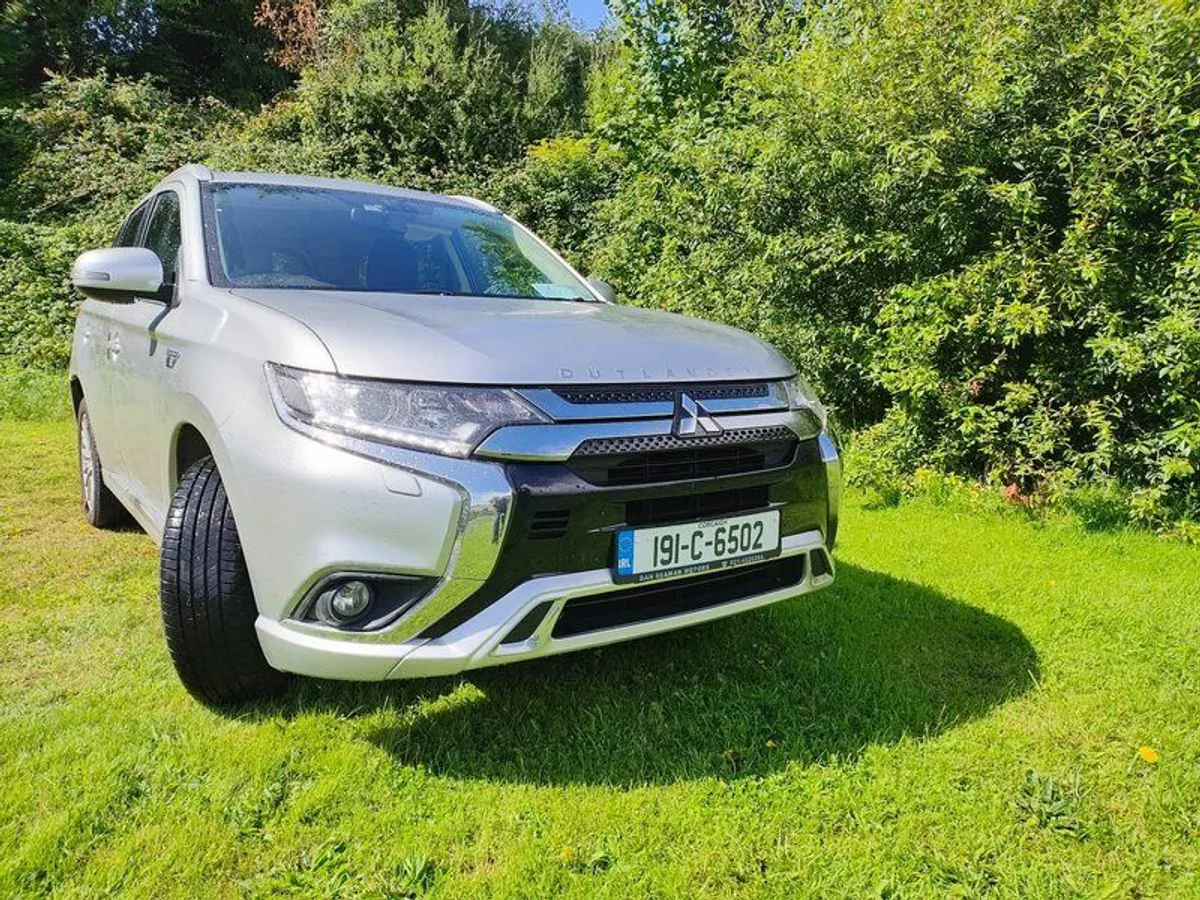 2019 Mitsubishi HYBRID Outlander PHEV Hybrid 2.4L Petrol - Image 1