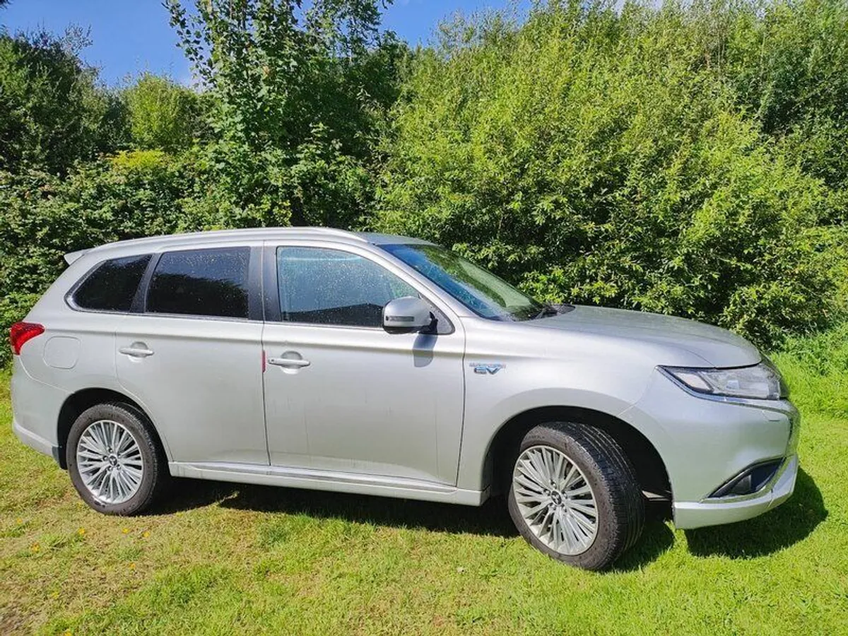 2019 Mitsubishi HYBRID Outlander PHEV Hybrid 2.4L Petrol - Image 2