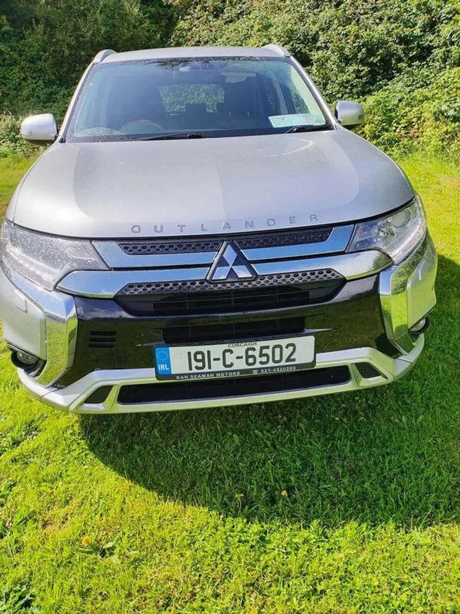 2019 Mitsubishi HYBRID Outlander PHEV Hybrid 2.4L Petrol - Image 4