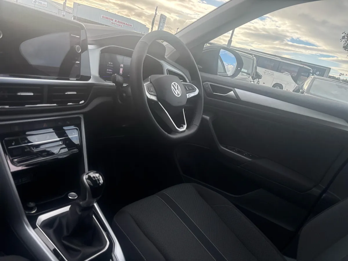 Volkswagen T-Roc 2.0TDI Edition 75 - Image 2
