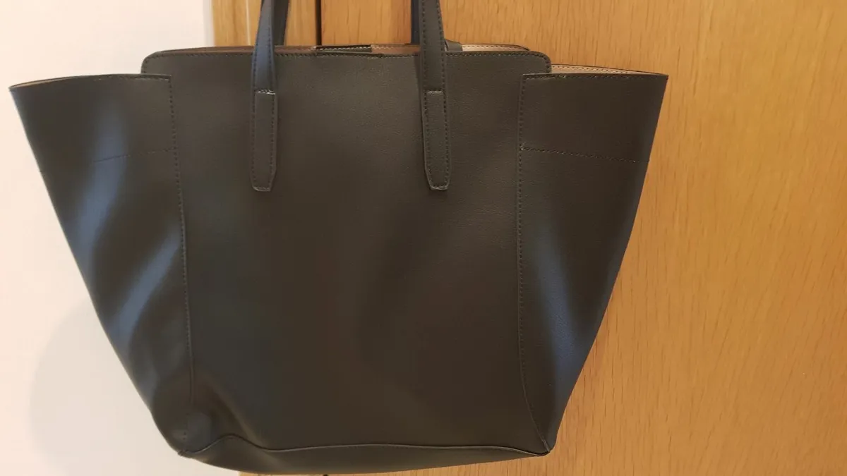 Handbag- BRAND NEW - Image 3