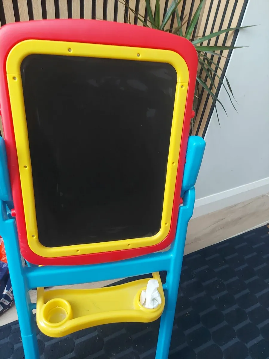 Crayola Easel - Image 2