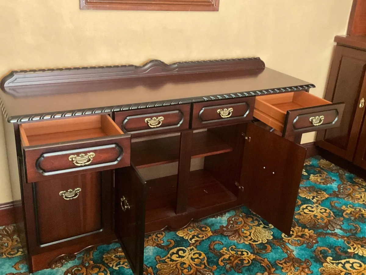 Mahogany Extendable Dining table,chairs & cabinet - Image 4