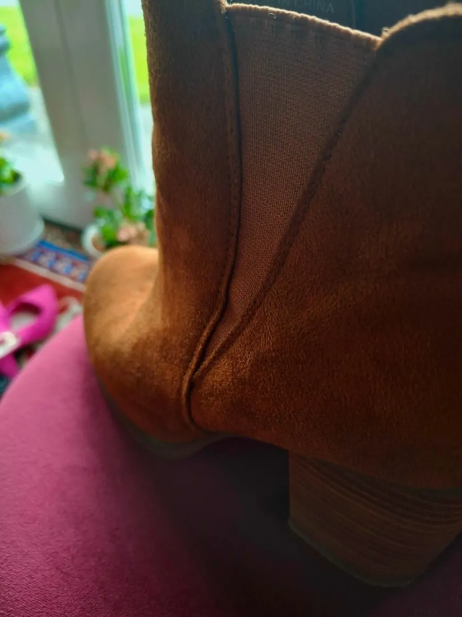 Trendy Chunky Heel Ankle Boots. - Image 4