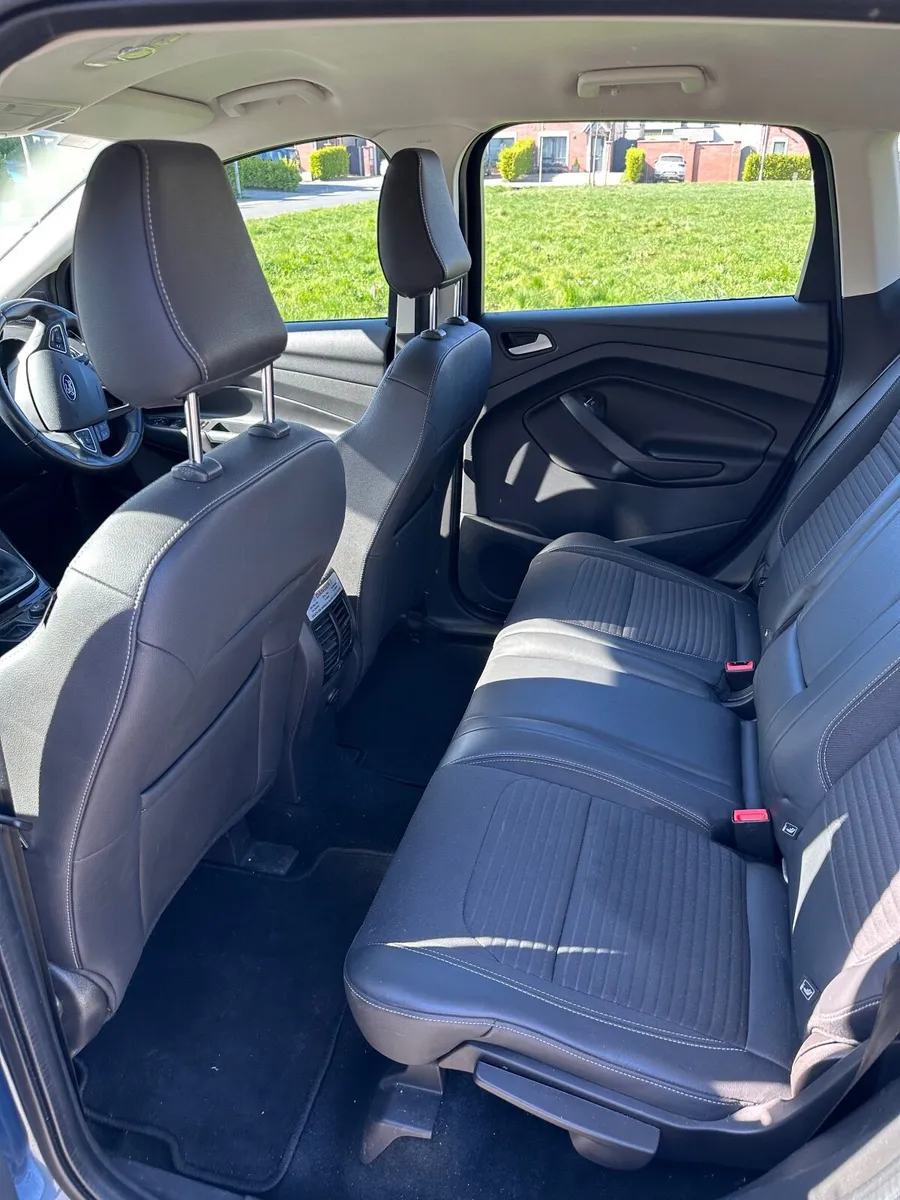 Ford Kuga 2019 Crewcab 4 seats - Image 2