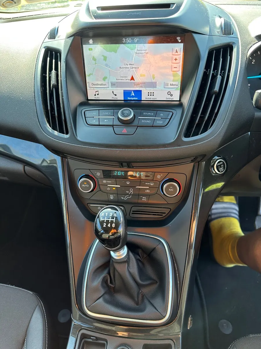 Ford Kuga 2019 Crewcab 4 seats - Image 4