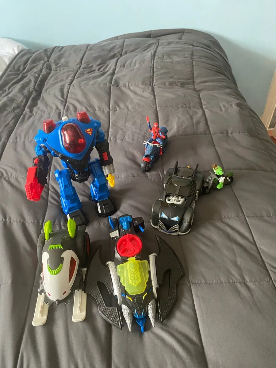Batman/ Superman toys - Image 1