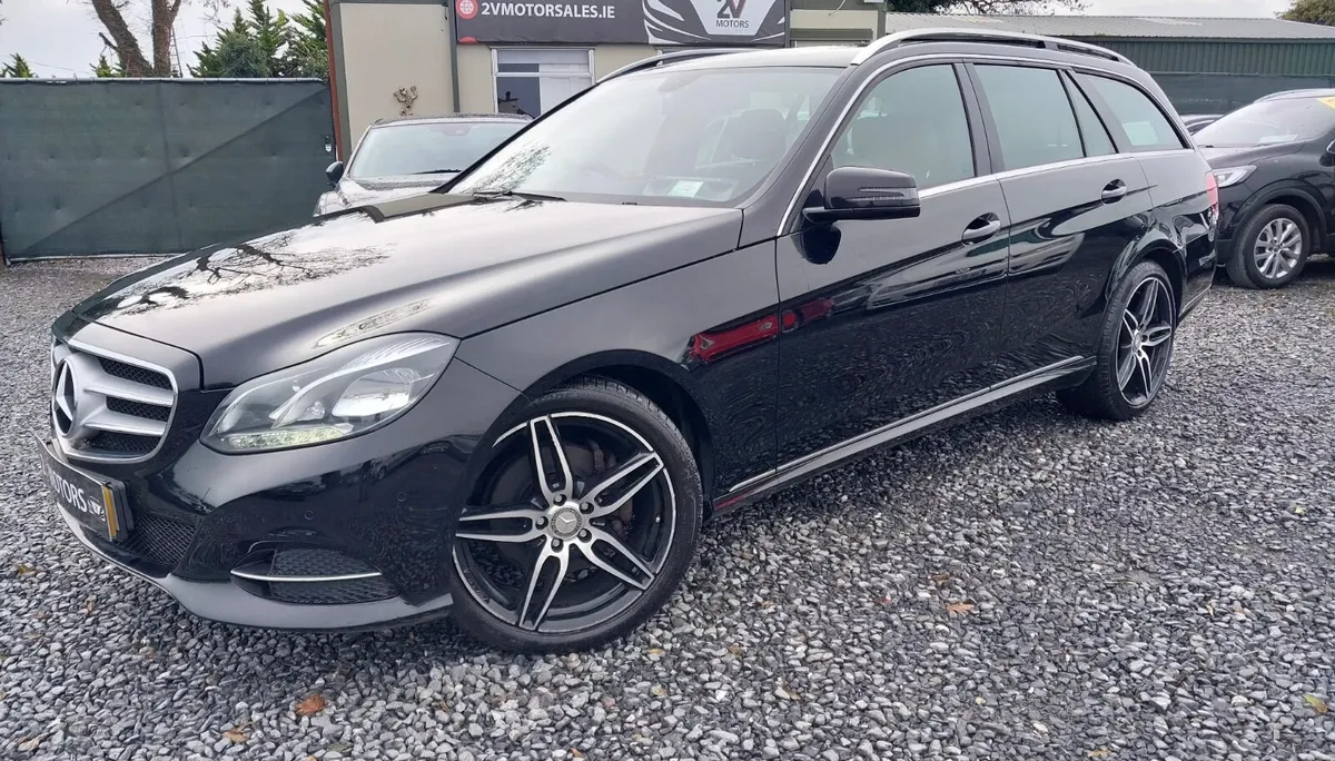🔵 Mercedes  E-Class E300 BLUETEC HYBRID AUTO - Image 2