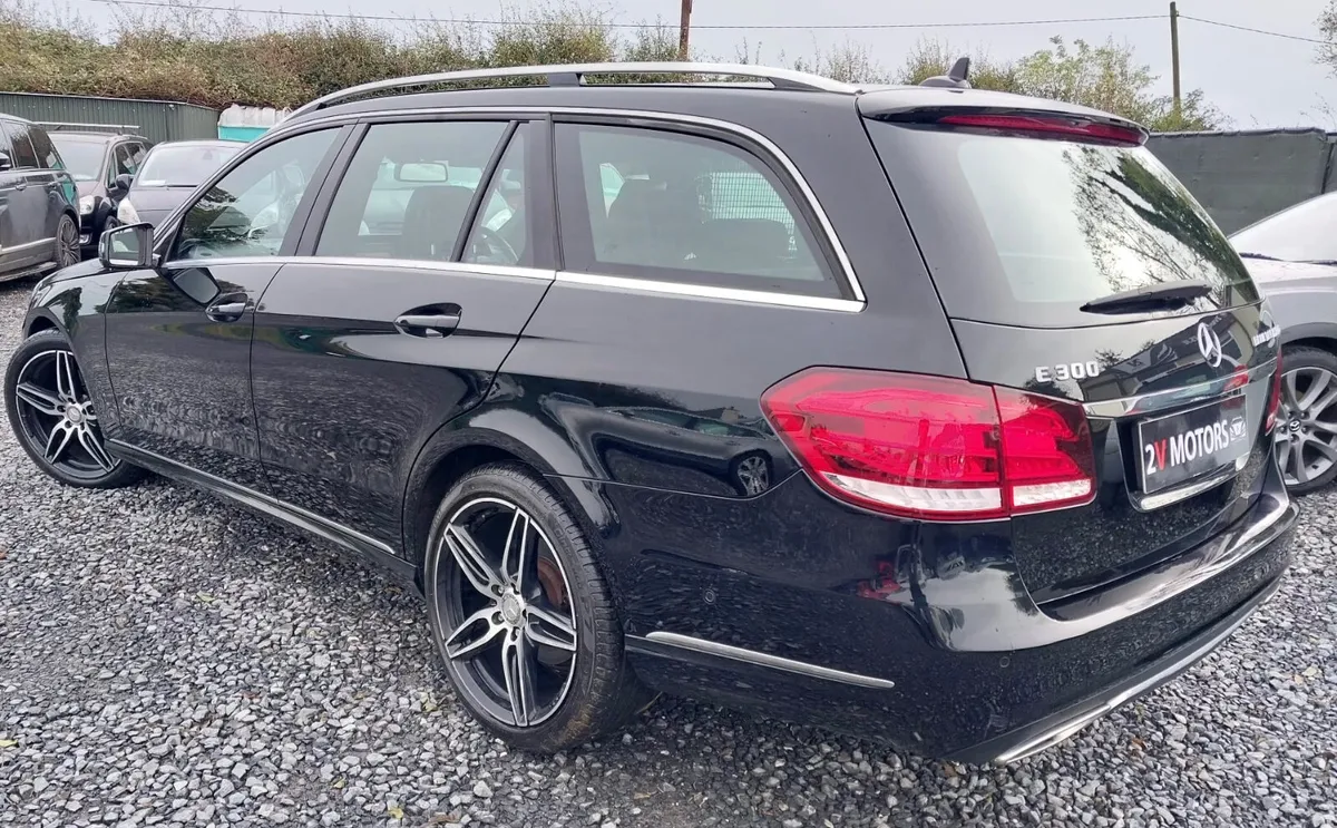 🔵 Mercedes  E-Class E300 BLUETEC HYBRID AUTO - Image 3