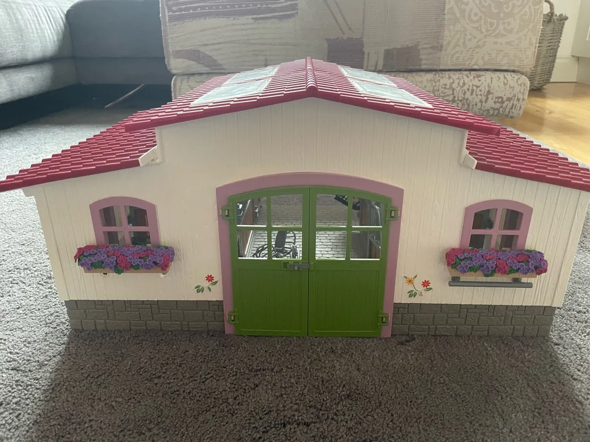 Schliech stables - Image 1