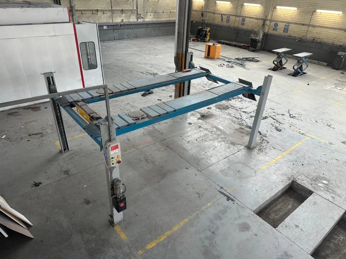 RAV 4 POSTER LIFT - Image 1