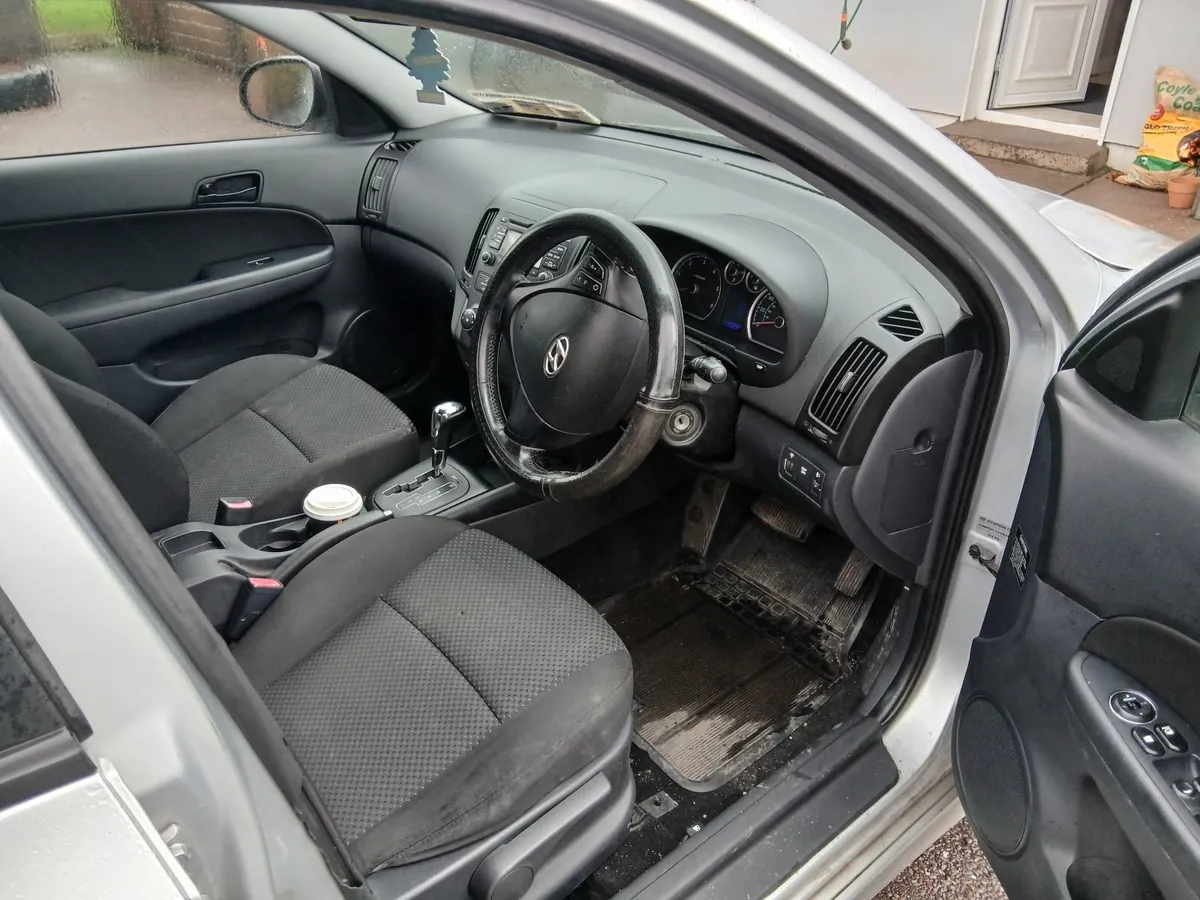 Hyundai i30 2011 - Image 2