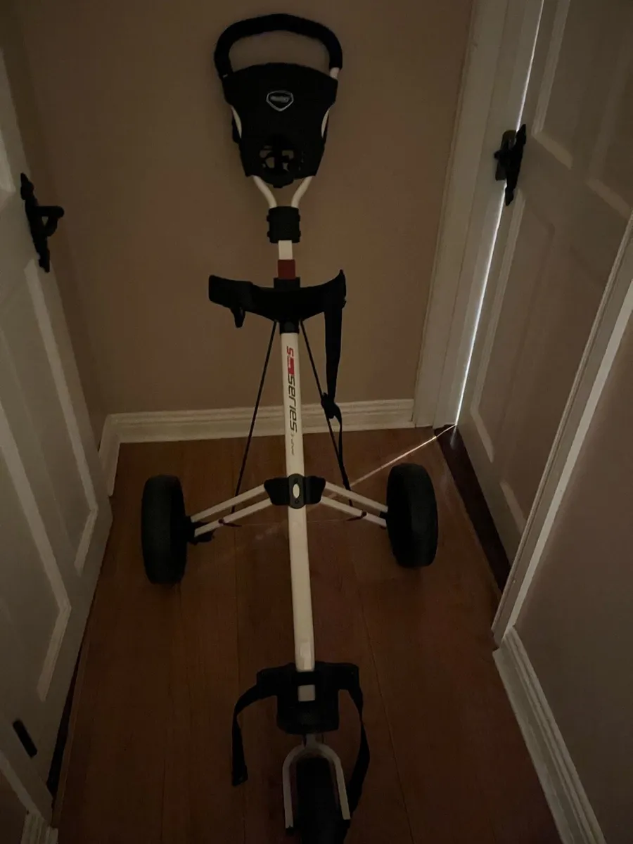 Golf trolley - Image 1