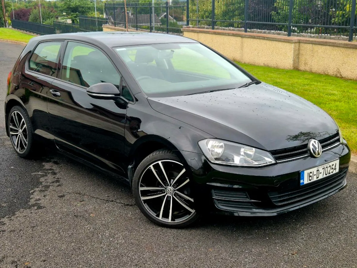 Volkswagen Golf 1.2 TSI Bluemotion - Image 1