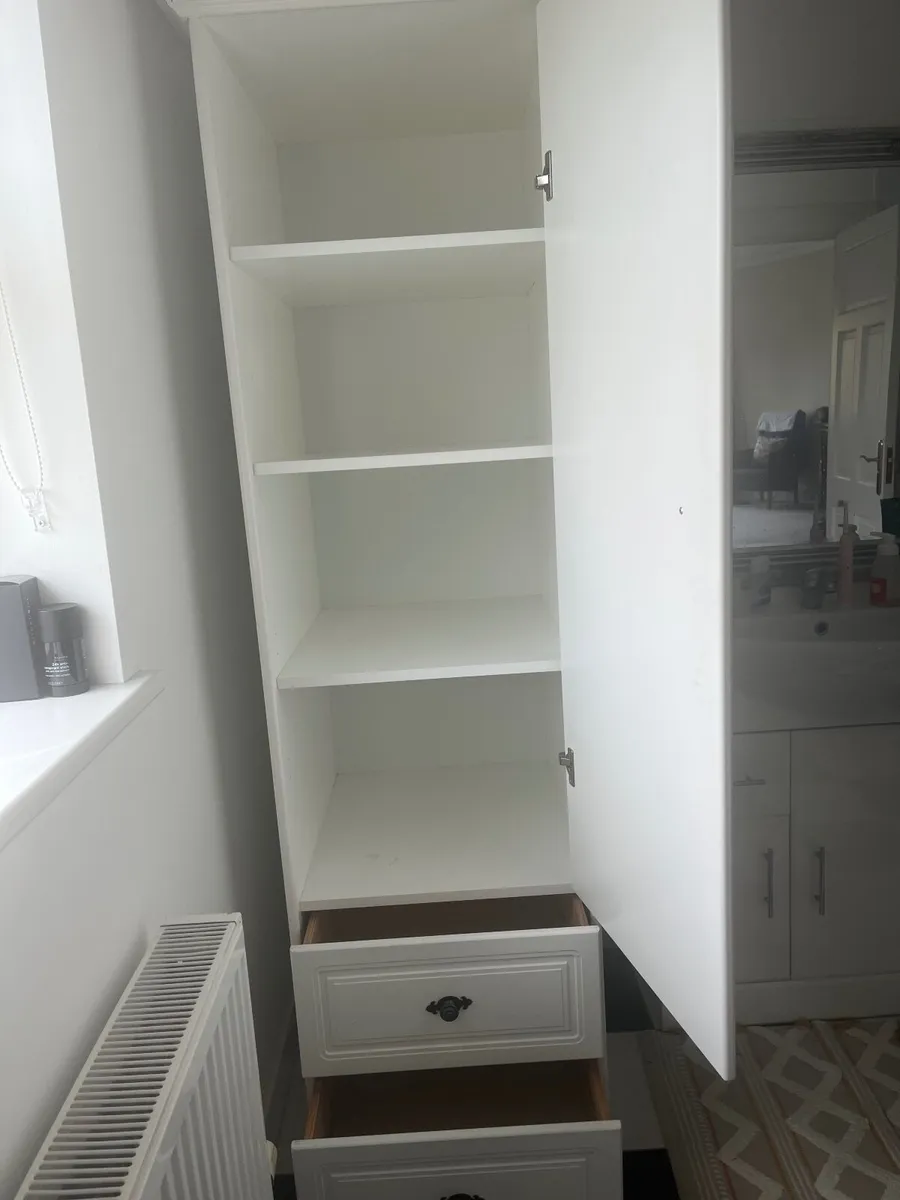 Bedroom cupboard - Image 1