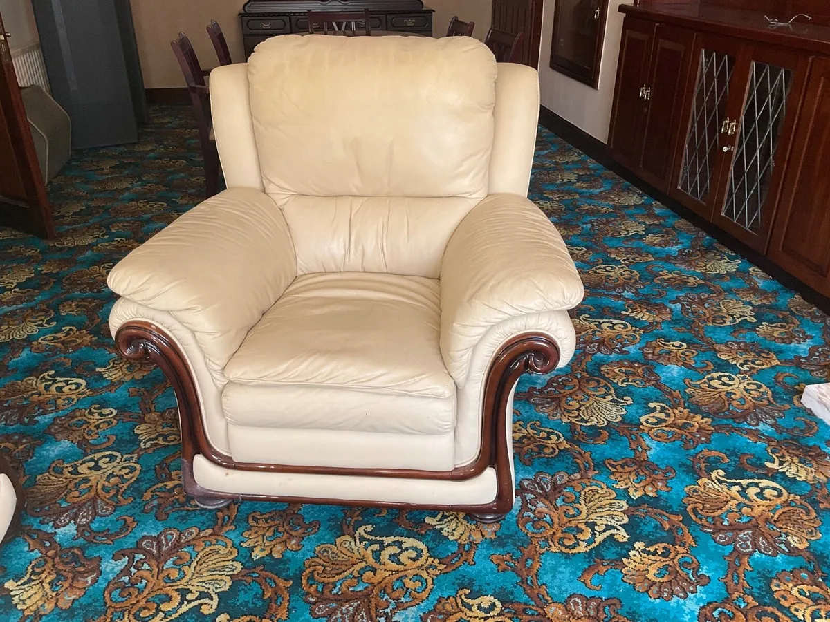 Luxurious Leather cream sofa, single & double seat - Image 4
