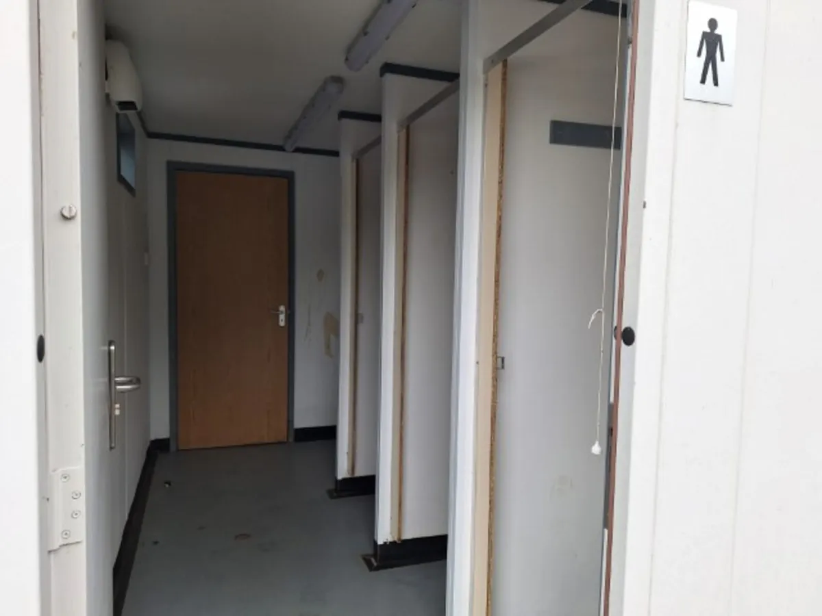 Approx 24 x 10 Shower Block Container For Auction - Image 4