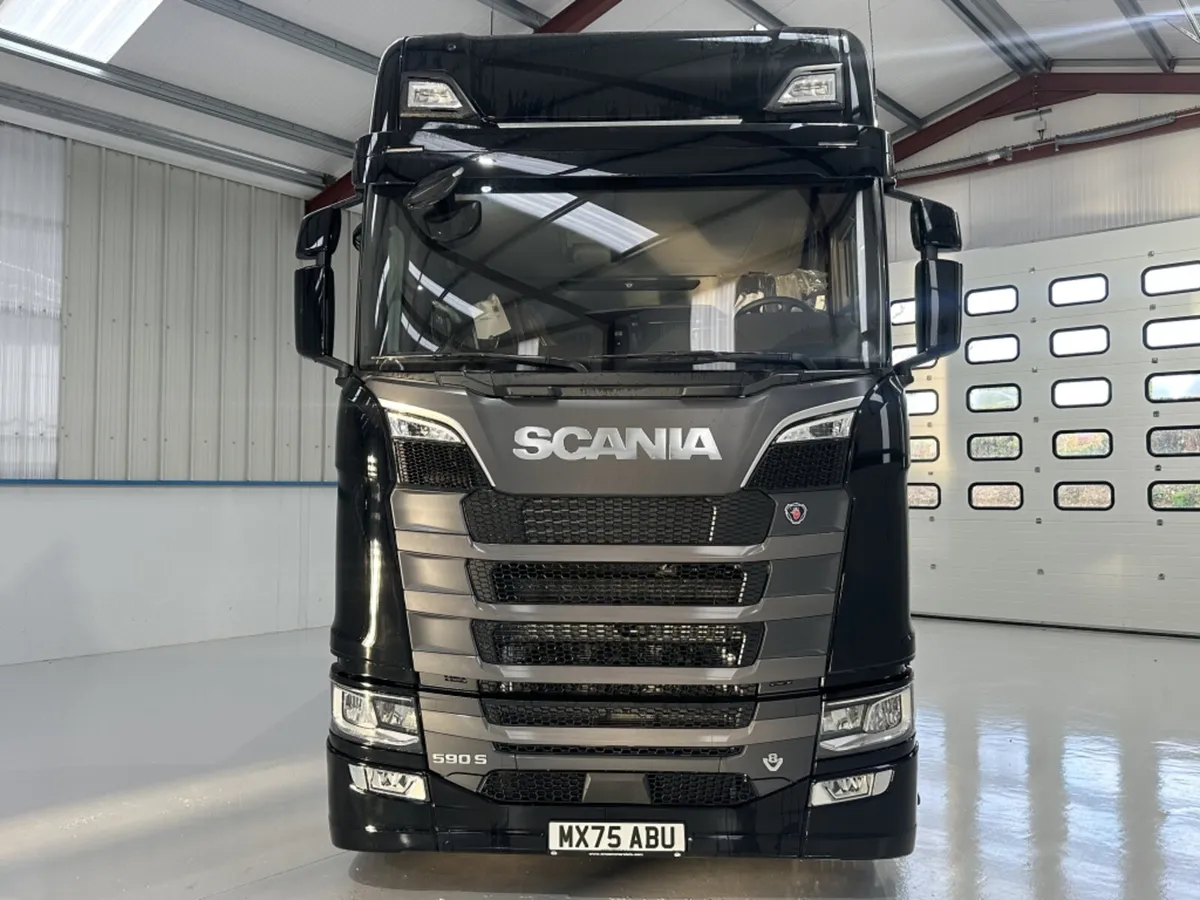 BRAND NEW 2025 SCANIA 590S ON FULL AIR - Image 2