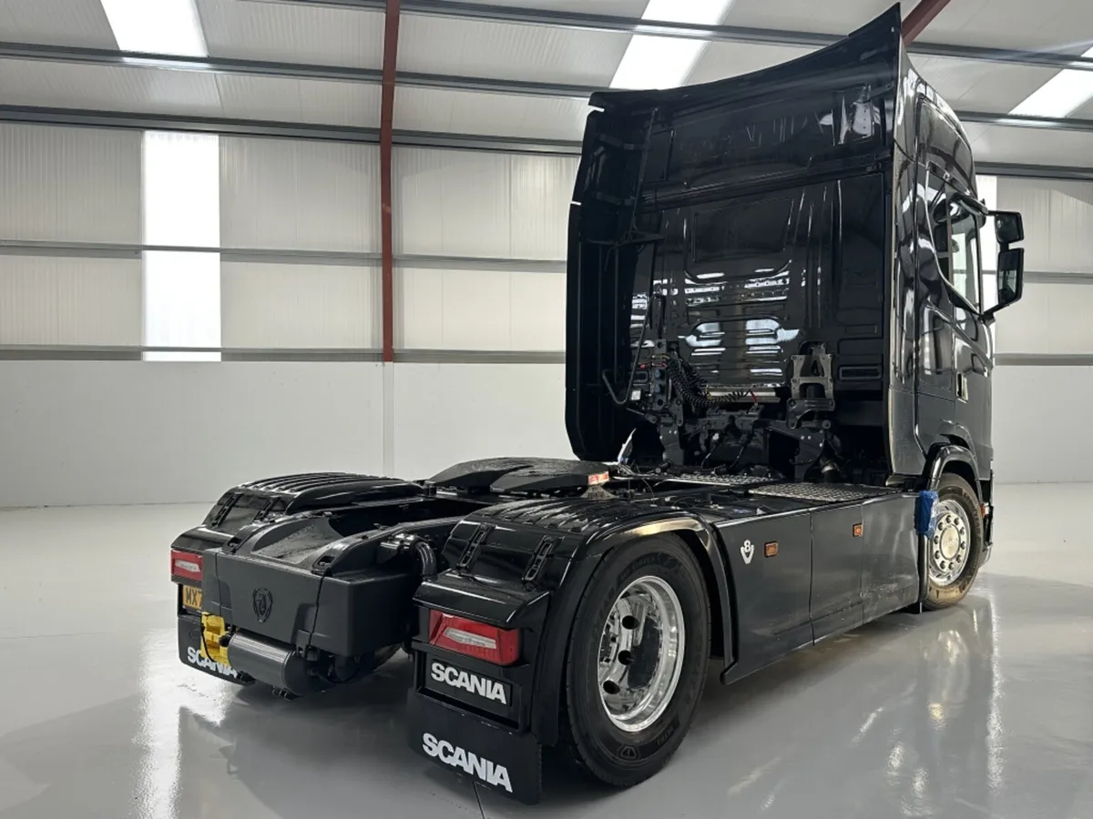 BRAND NEW 2025 SCANIA 590S ON FULL AIR - Image 3