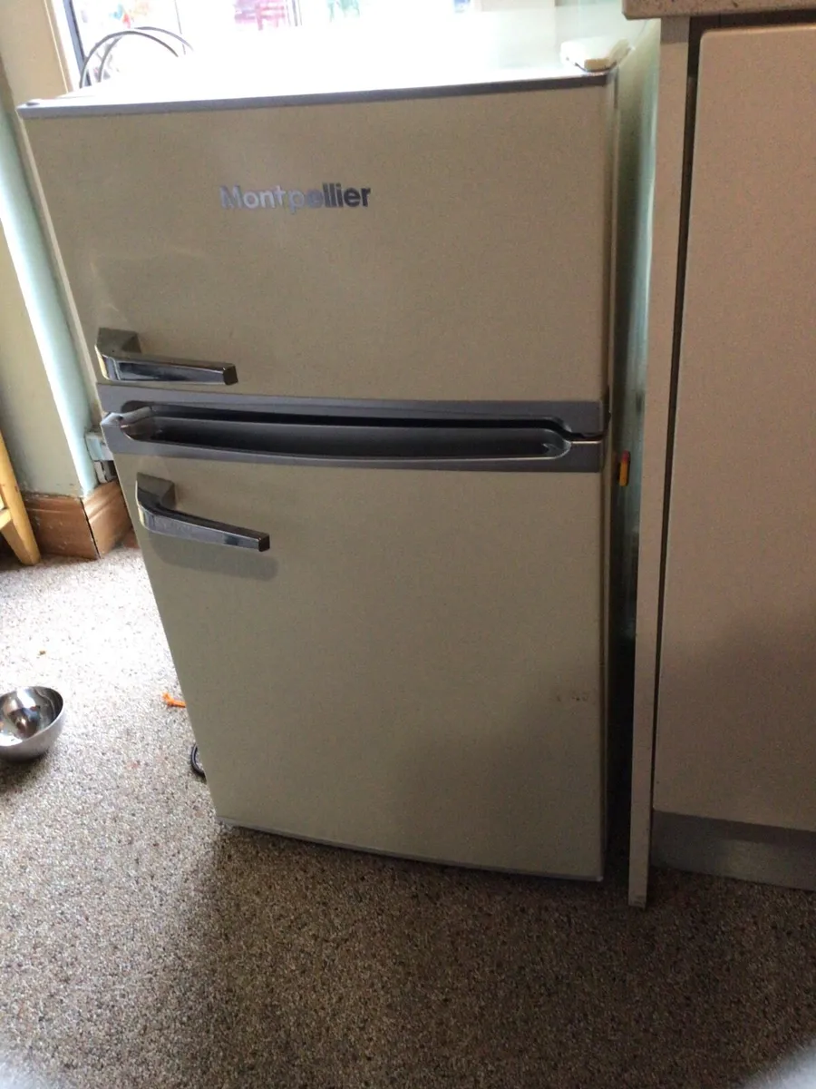 Fridge freezer undercounter - Image 1