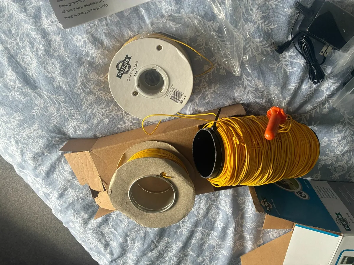 Petsafe Containment Unit and Accessories - Image 3