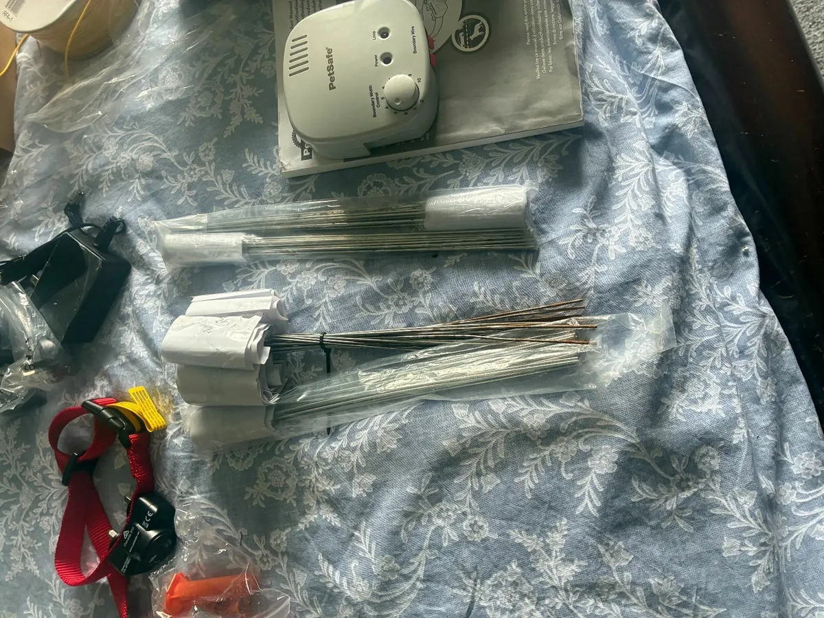 Petsafe Containment Unit and Accessories - Image 4