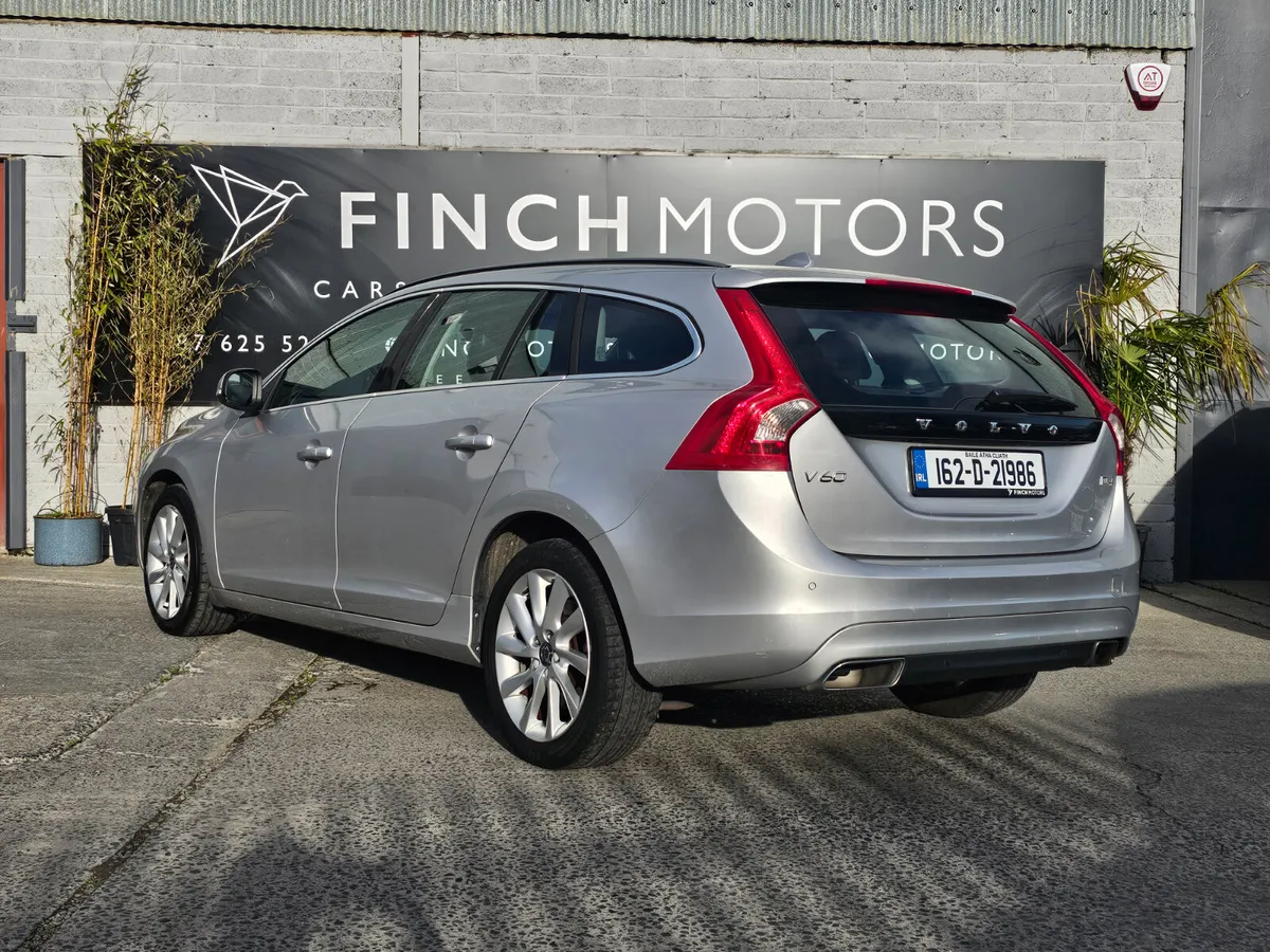 VOLVO V60 D4 190 BHP SE +LEATHER ESTATE - Image 4