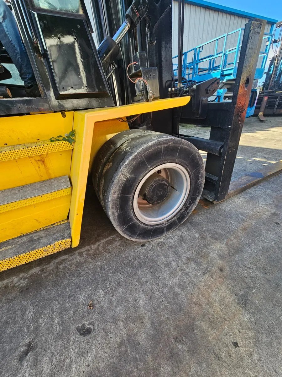 Heavy duty forklift for sale / hire - Image 4