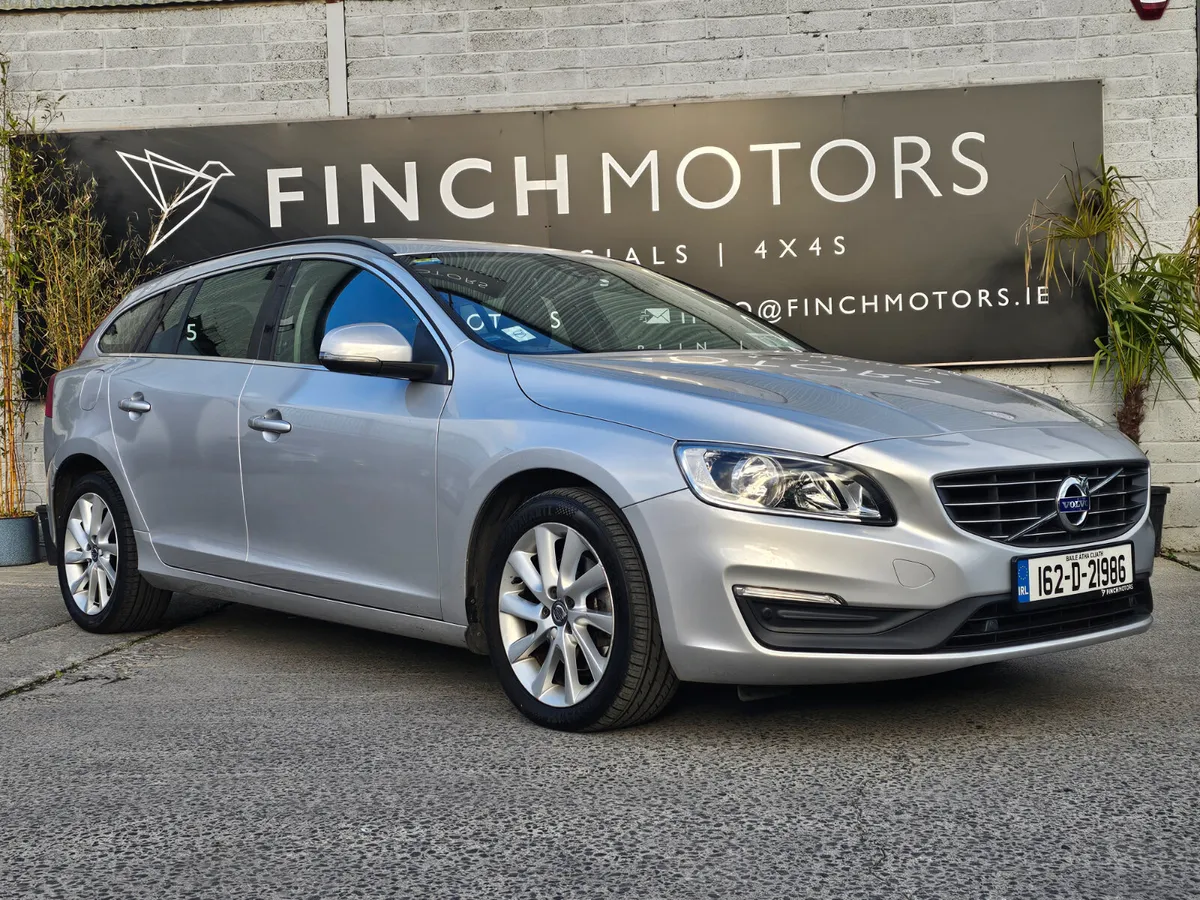 VOLVO V60 D4 190 BHP SE +LEATHER ESTATE - Image 1