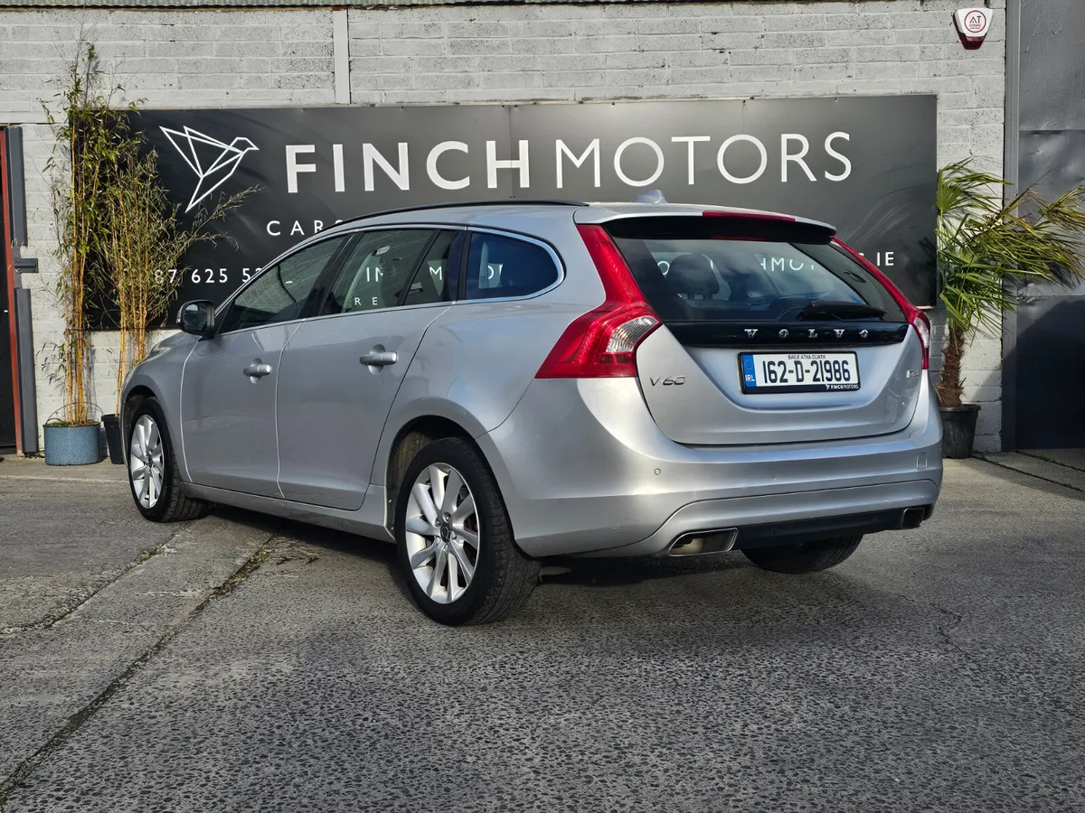 VOLVO V60 D4 190 BHP SE +LEATHER ESTATE - Image 2