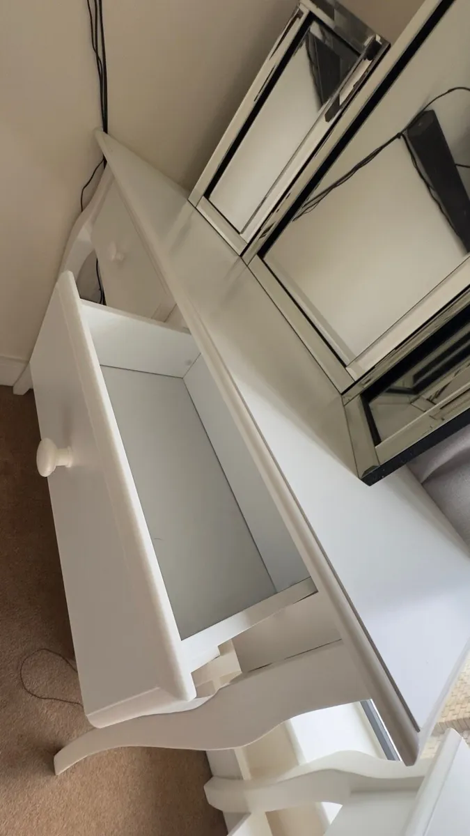 2 Dressing tables & mirror - Image 3